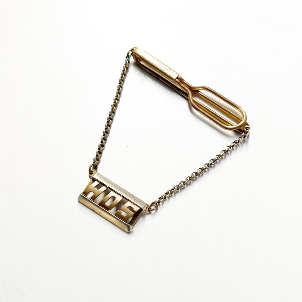 VINTAGE 1930’s Swank Gold Tone Initial Tie Clip with Chain
